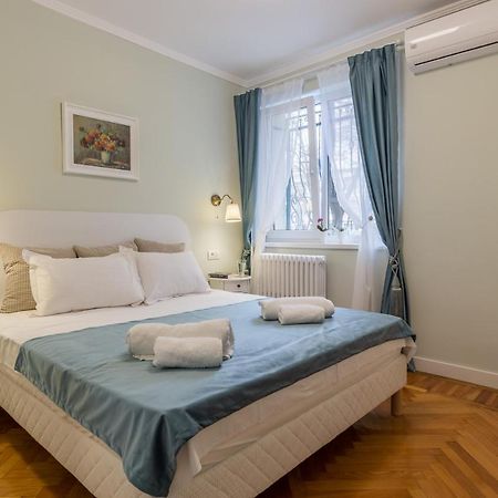 Central Stylish & Cozy One Bedroom Apartment - Adela Accommodation - Ideal For Long Stays Бухарест Екстер'єр фото