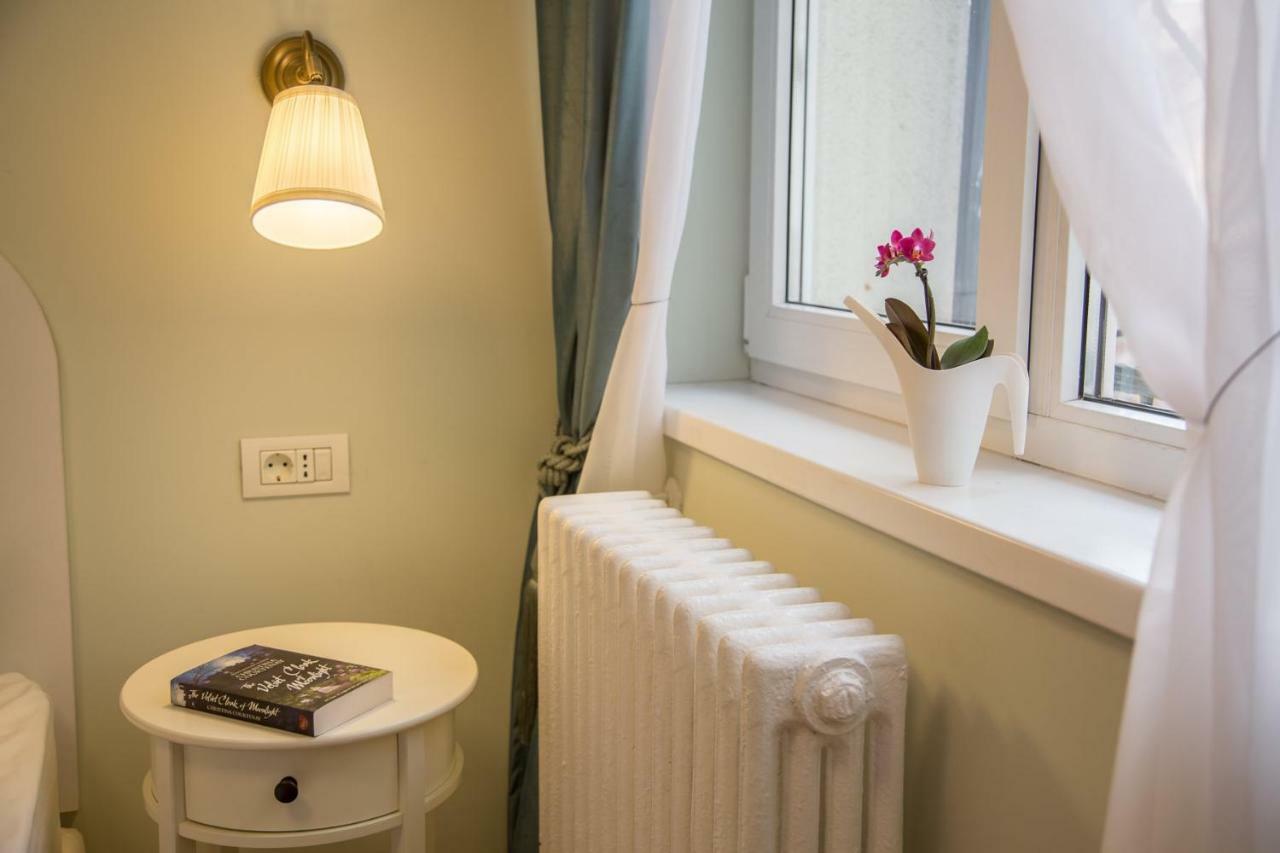Central Stylish & Cozy One Bedroom Apartment - Adela Accommodation - Ideal For Long Stays Бухарест Екстер'єр фото