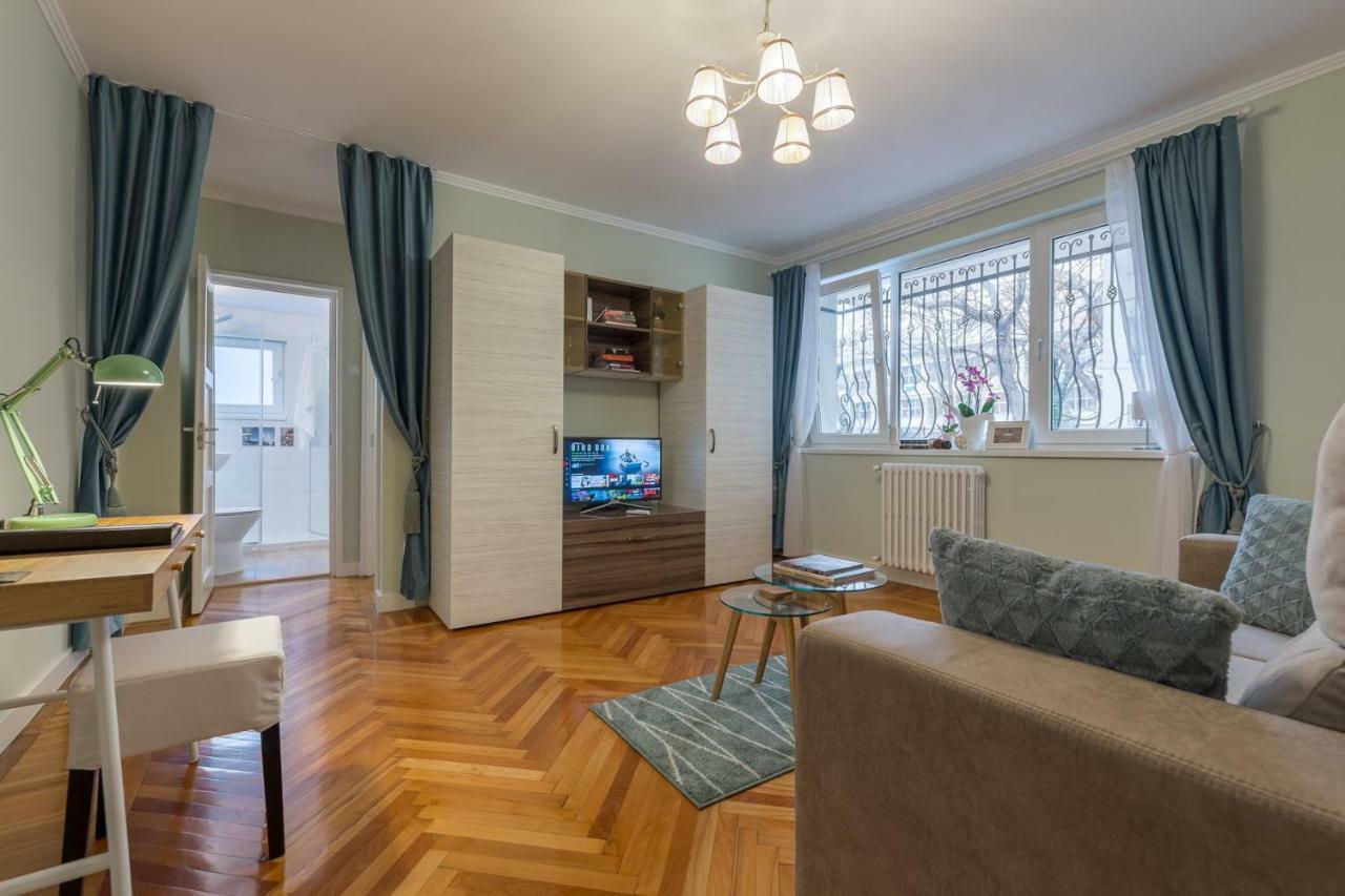 Central Stylish & Cozy One Bedroom Apartment - Adela Accommodation - Ideal For Long Stays Бухарест Екстер'єр фото