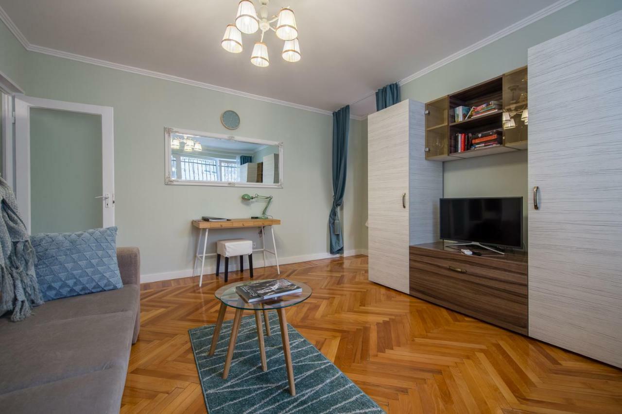 Central Stylish & Cozy One Bedroom Apartment - Adela Accommodation - Ideal For Long Stays Бухарест Екстер'єр фото