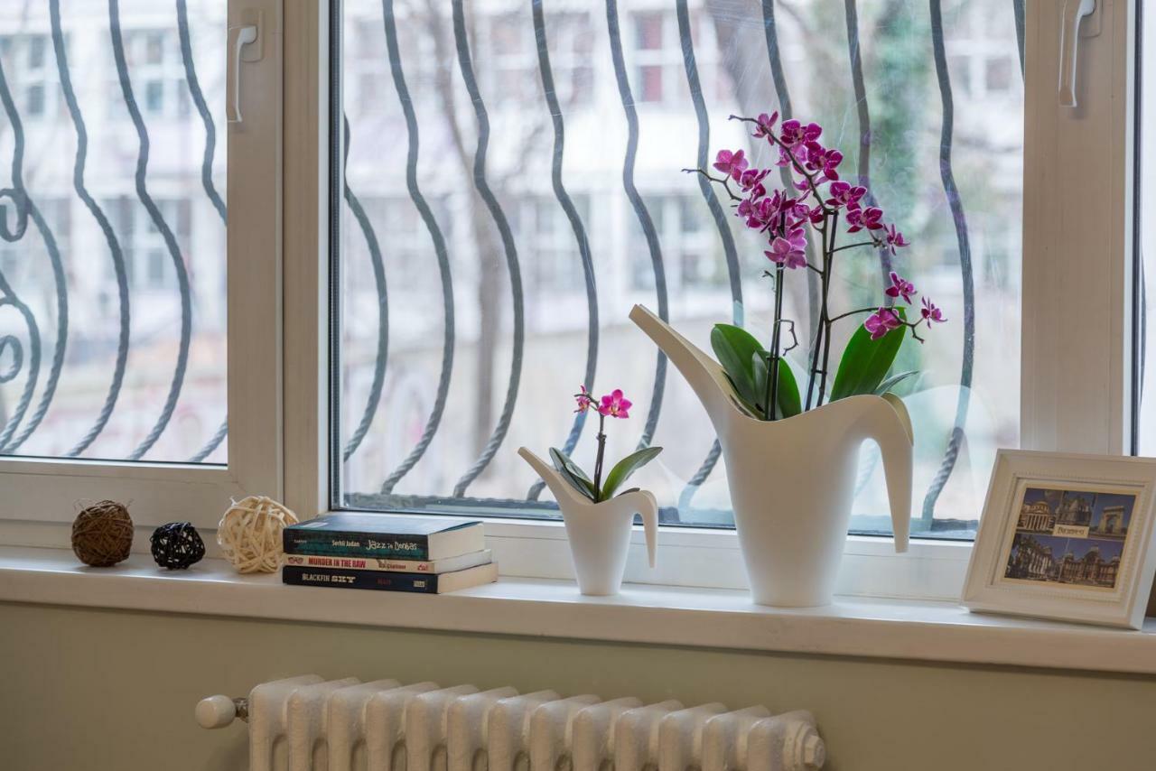 Central Stylish & Cozy One Bedroom Apartment - Adela Accommodation - Ideal For Long Stays Бухарест Екстер'єр фото